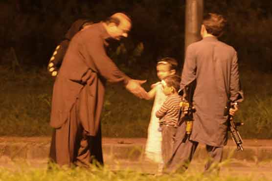 Report holds media, public responsible for Islamabad standoff 