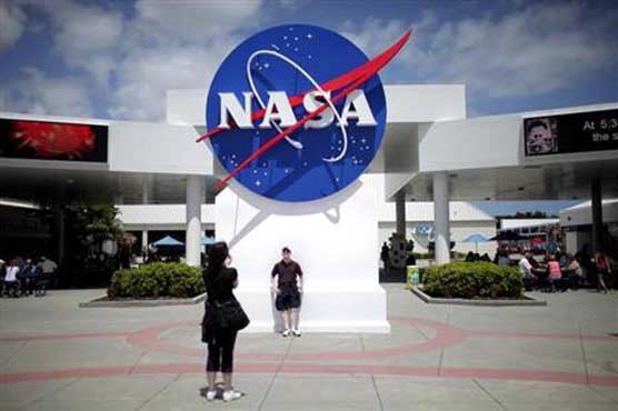 NASA to turn over shuttle launch pad to private firms 