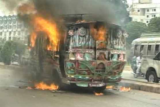 Karachi: Man dies in accident, bus set ablaze