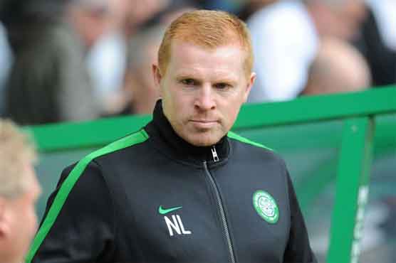 Lennon signs 1-year rolling contract at Celtic