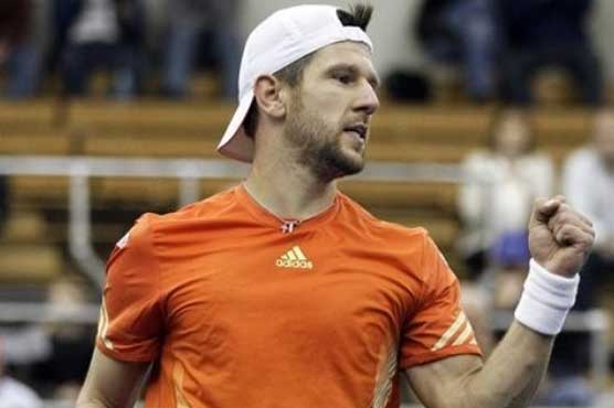 Melzer wins after Monfils retires in Winston-Salem