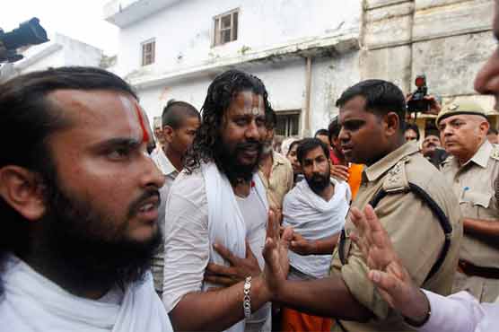 Police detain Hindu pilgrims on way to disputed holy site