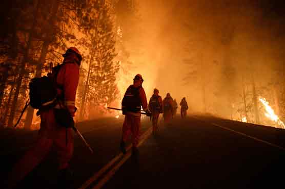 US crews battle huge Yosemite wildfire 
