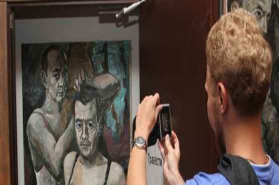 Artist who painted Putin in women underwear flees Russia 