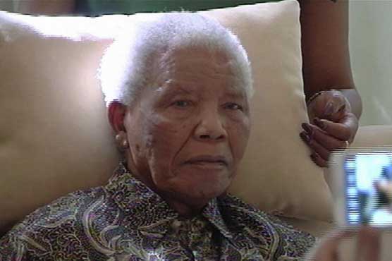Nelson Mandela remains in hospital