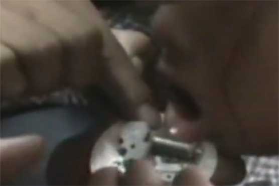 Girl gets lip stuck in music box