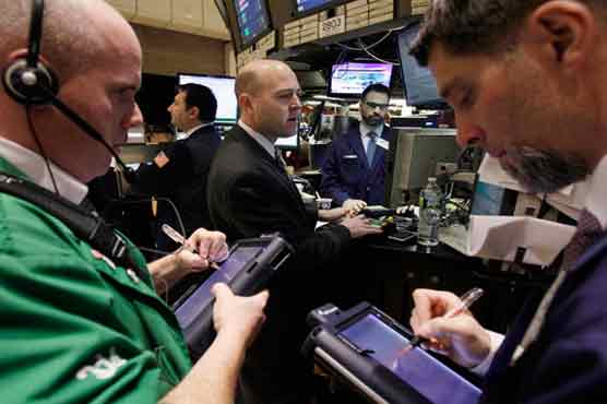 US stocks push higher after mixed economic data 