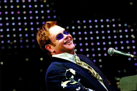 Elton John to raise gay rights issue at Moscow concert