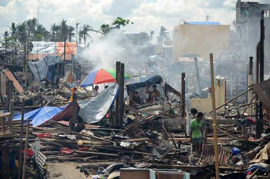 Philippines typhoon survivors still without aid 