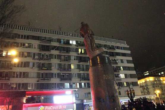 Riot police storm opposition offices in Ukraine