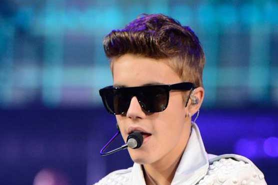 Justin Bieber visits typhoon-hit Philippines