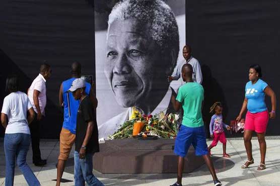 World leaders, South Africans honour Nelson Mandela
