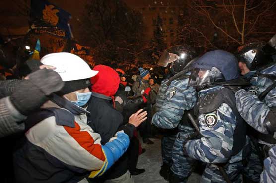 Police clash with protesters in Ukrainian capital