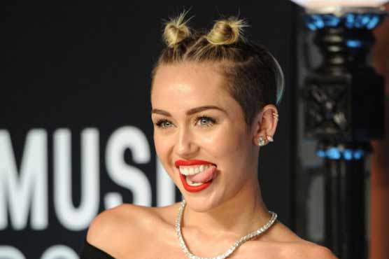 Miley Cyrus, Macklemore perform at Jingle Ball
