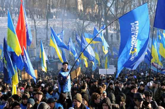 EU suspends talks with Ukraine amid mass protests