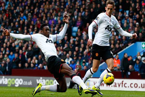 Welbeck brace sets United back on track