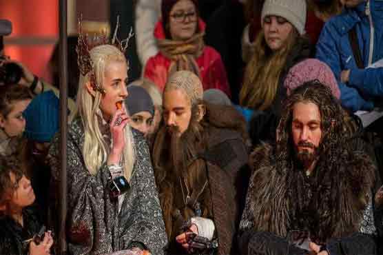 'Hobbit' roars to top of N. America box office