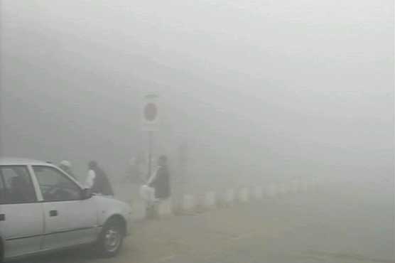 Dense fog covers most parts of Punjab, KPK