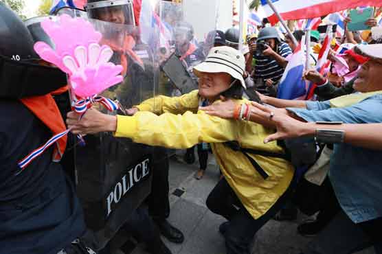 Thai police battle protesters trying to stop election