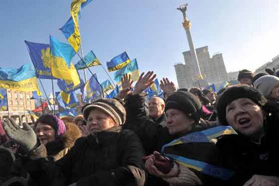 Thousands protest outside Ukraine president's residence