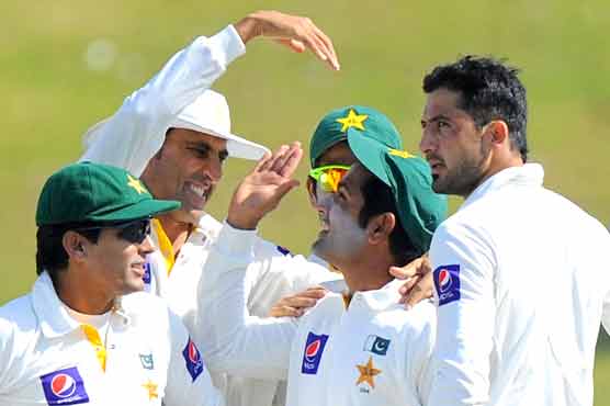 First Test: Sri Lanka 66-1 at lunch 