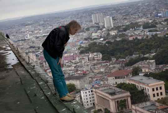 Daring skyscraper climber eyes iconic Havana hotel