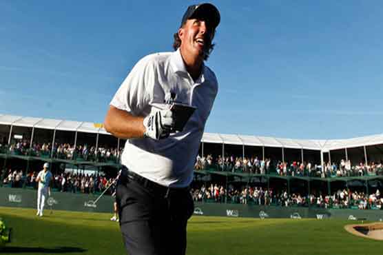 Golf: Mickelson in control despite double bogey