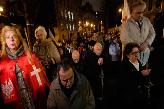  France legalizes gay marriages