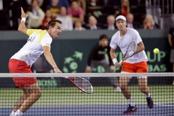 Czechs win seven-hour epic, Spain hang on