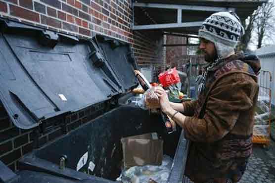 Bin-divers alleviate hunger with food waste