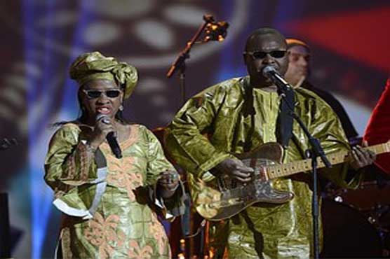Rio's samba dancers stars by night, workers by day 