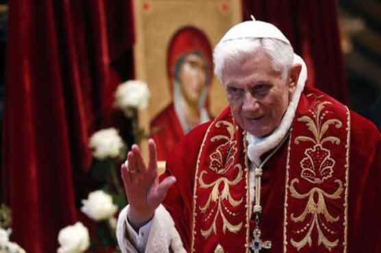 Shocked world media speculates on pope's successor