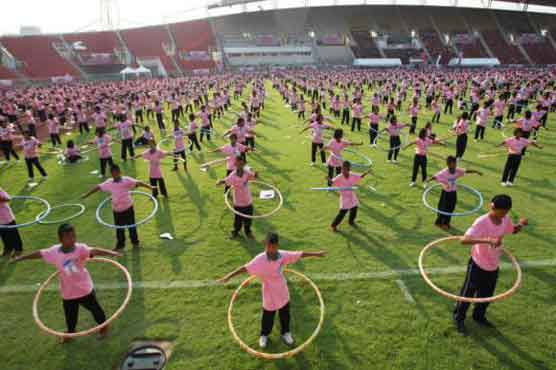 Thailand breaks hula hoop dancing record