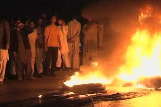 Violence erupts in Karachi after arrest of a political figure