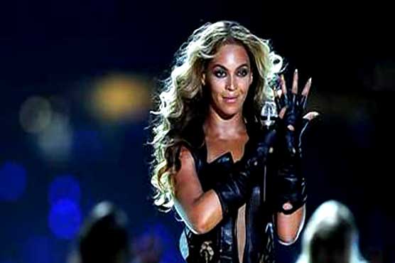 Beyonce distraction helped pair sneak into Super Bowl