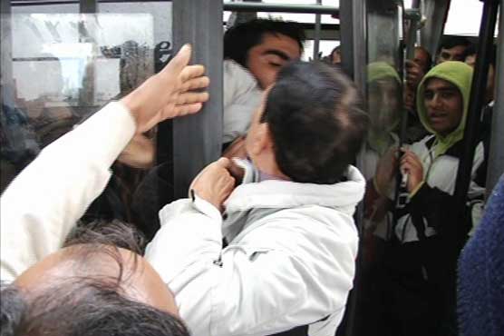 لاہور: میٹرو بس سروس بد انتظامی کا شکار،لڑائی جھگڑے معمول بن گئے