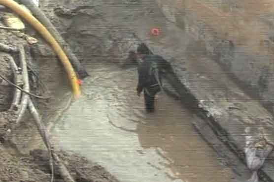 فیصل آباد:انڈر پاس تعمیر کا ایک مزدور تا حال لاپتہ،لواحقین کا احتجاج