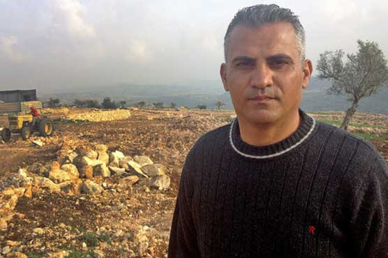 Palestinian director held on way to Oscars in LA