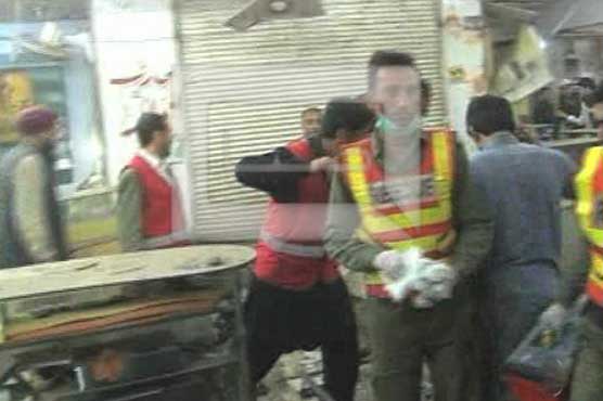 Blast kills one, wounds 10 in Peshawar  