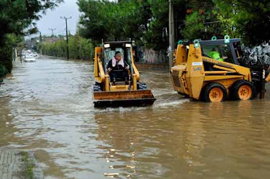 Heavy rainfall in Athens floods roads, basements 