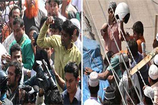 Man killed, 100 hurt during clashes with police