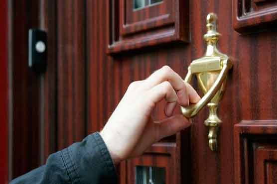 Singapore players go door-to-door to bring in crowds 