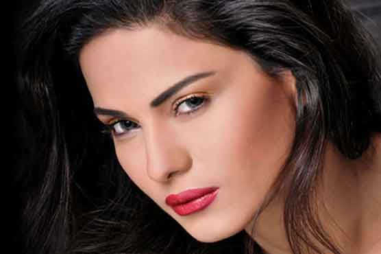 Veena Malik to be kissed more than 100 times on her birthday