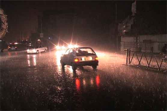 Rain, wind turn weather cold in Lahore