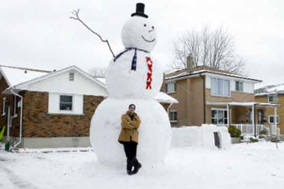 Giant snowman makes Ont. dad talk of the town 