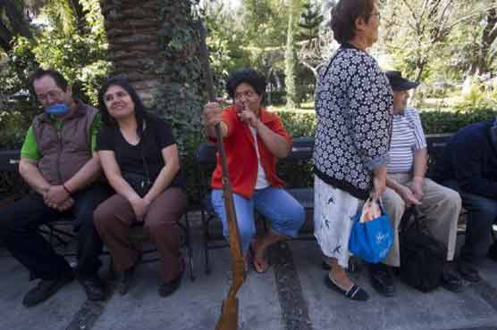 Blood-stained Mexico tries gun swaps