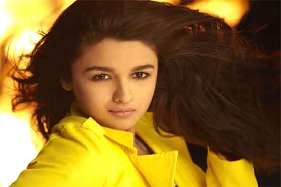 Alia learning Tamil ways for `2 States`  