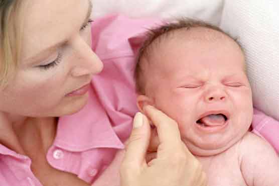 ‘Moms should let babies cry at night’