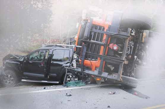 25 dead as Indian truck overturns in fog