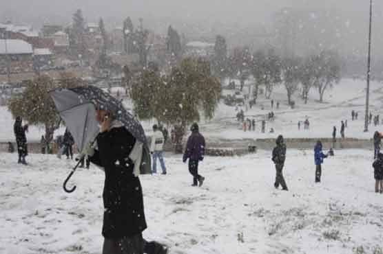 Heavy snowfall turns Jerusalem white
